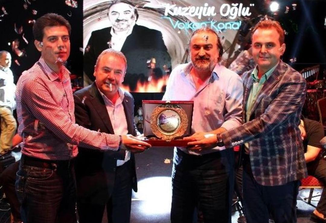 Kuzeyinoğlu Volkan Konak 19. Konyaaltı Yaz Şenlikleri&rsquo;nde Sahne Aldı