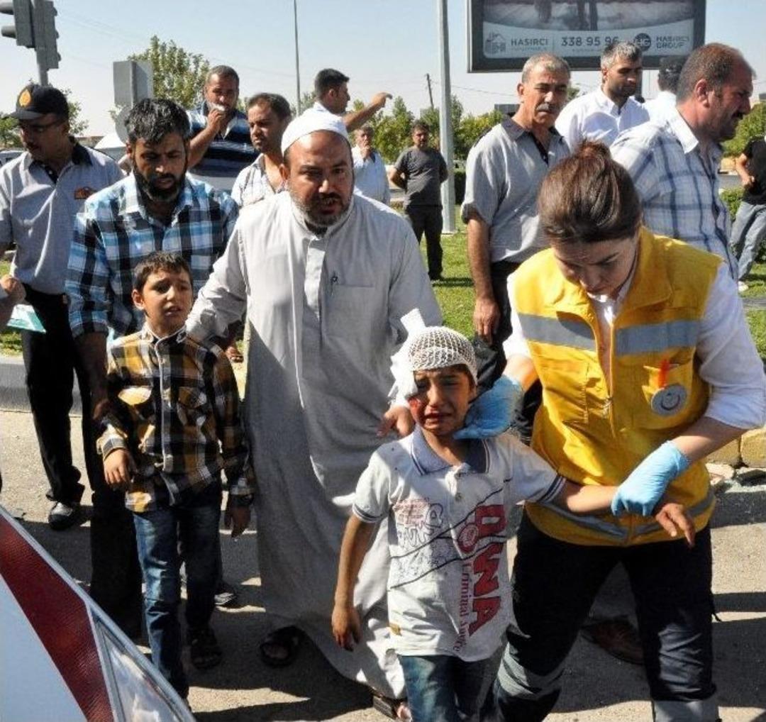 Kazada Yaralanan Suriyeli &Ccedil;ocuklar G&ouml;zyaşlarına Boğuldu