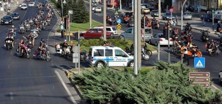 Uşak Kent Meydanında Motor Senfonisi G4