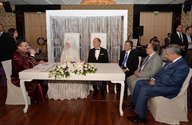 Cumhurbaşkanı G&uuml;l Ve Başkan G&ouml;k&ccedil;ek, Bir Akşamda 3 Nikahta 1
