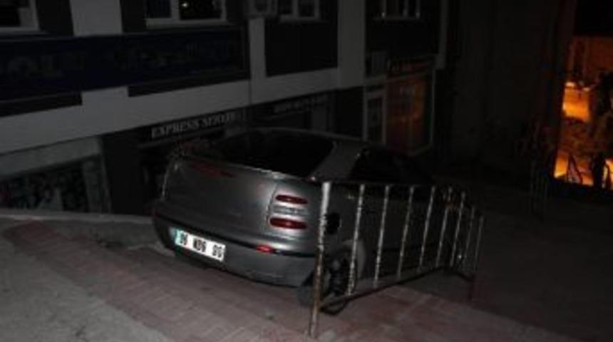 Bolu&rsquo;da Alkoll&uuml; S&uuml;r&uuml;c&uuml; Merdivenlerden İnmeye Kalktı