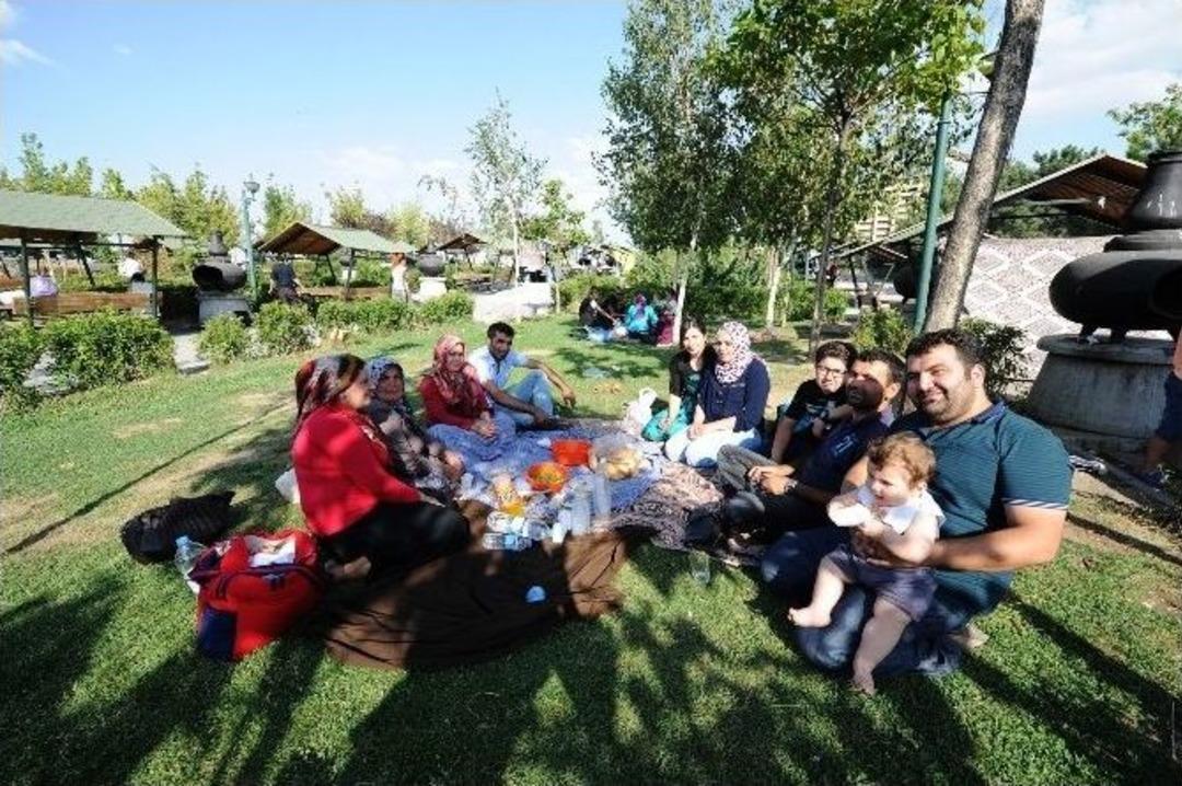 Parklarda Hafta Sonu Keyfi