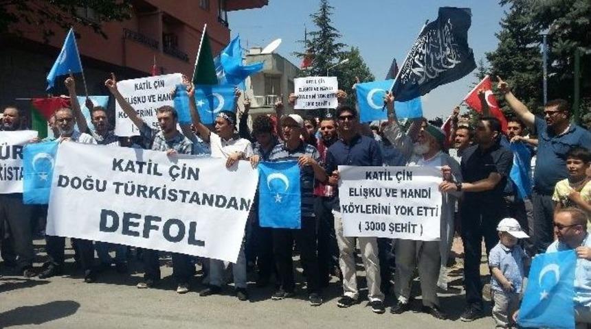 Ankara İnan&ccedil; &Ouml;zg&uuml;rl&uuml;ğ&uuml; Platformu, &Ccedil;in B&uuml;y&uuml;kel&ccedil;iliği &Ouml;n&uuml;nde Eylem Yaptı