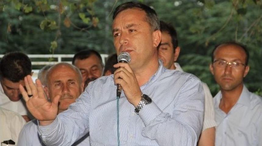 Ak Parti &Ccedil;orum İl Başkanı Ahmet Sami Ceylan;