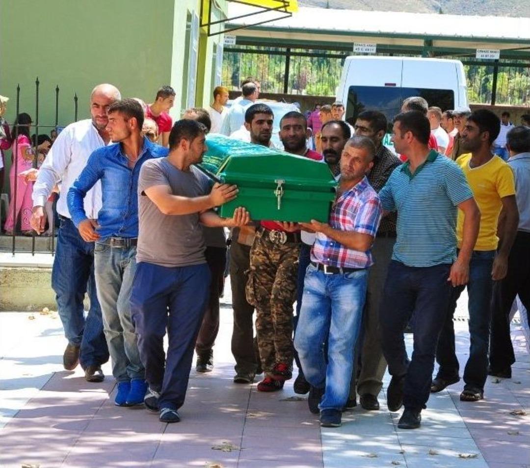 Kanalda Boğulan Kardeşler G&ouml;zyaşlarıyla Toprağa Verildi