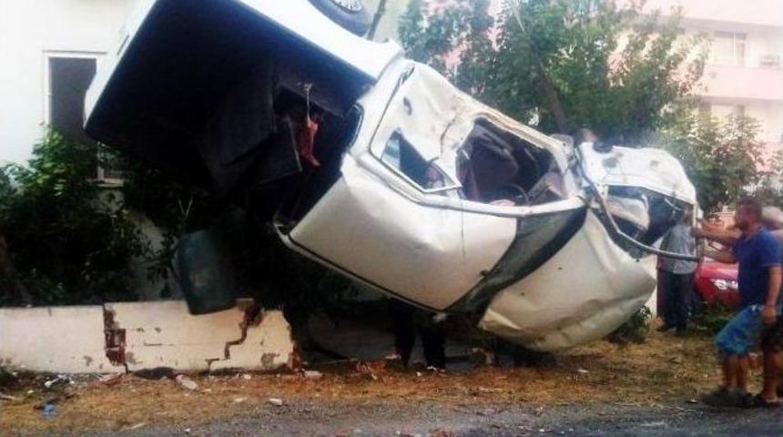 Otomobil, Evin Bah&ccedil;esine Girdi: 1 Yaralı