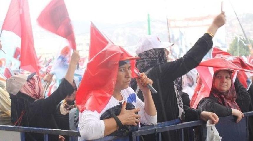 Başbakan Erdoğan'ın Miting Yapacağı Kocaeli'nde Yağmur S&uuml;rprizi