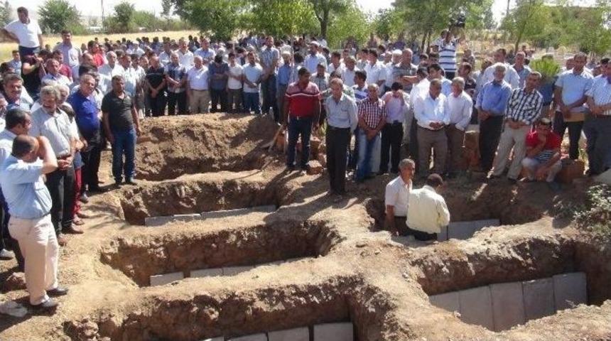 Çobanın Öldürdüğü 7 Kişi Toprağa Verildi