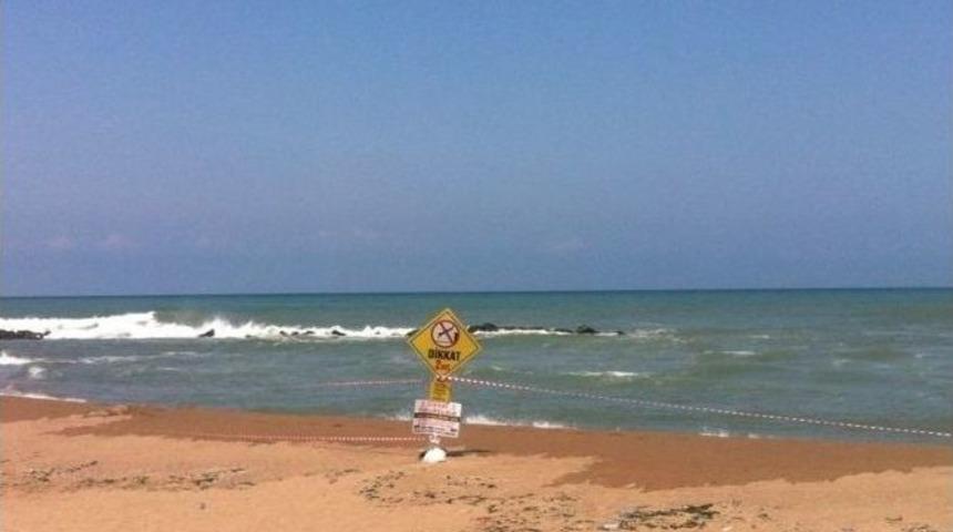 Karasu&rsquo;da İki Kardeşin Boğulduğu Sahil B&ouml;lgesine Uyarı Levhaları Konuldu