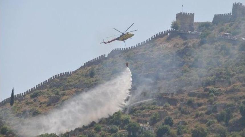 Alanya Kalesi'nde Korkutan Yangın