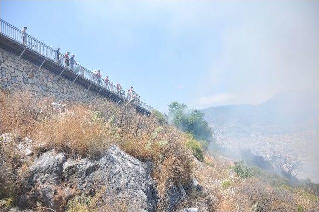 Alanya Kalesi'nde Korkutan Yangın