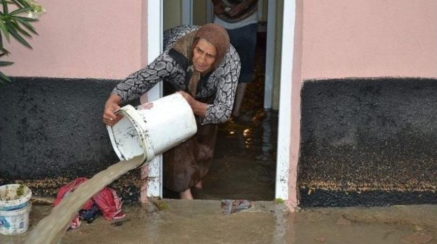 Kulu&rsquo;da Yağış Su Baskınlarına Neden Oldu