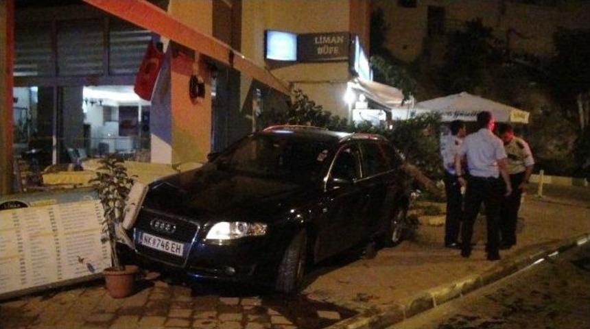 Kuşadası&rsquo;nda Ara&ccedil; Kafeteryaya Girdi