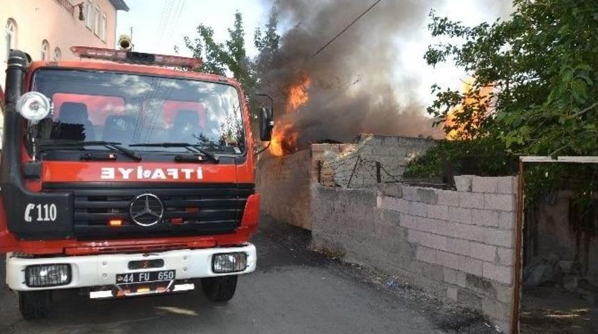 Malatya'da Odunlukta Yangın