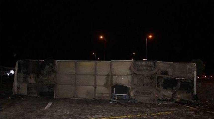 Ankara&rsquo;da Otob&uuml;s Devrildi: 20 Yaralı