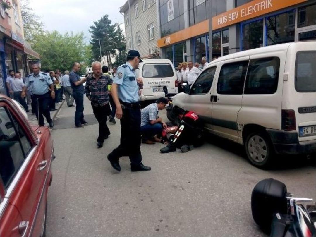 Ka&ccedil;mak İsteyen Motosikletli Polislere &Ccedil;arptı: 1 Yaralı