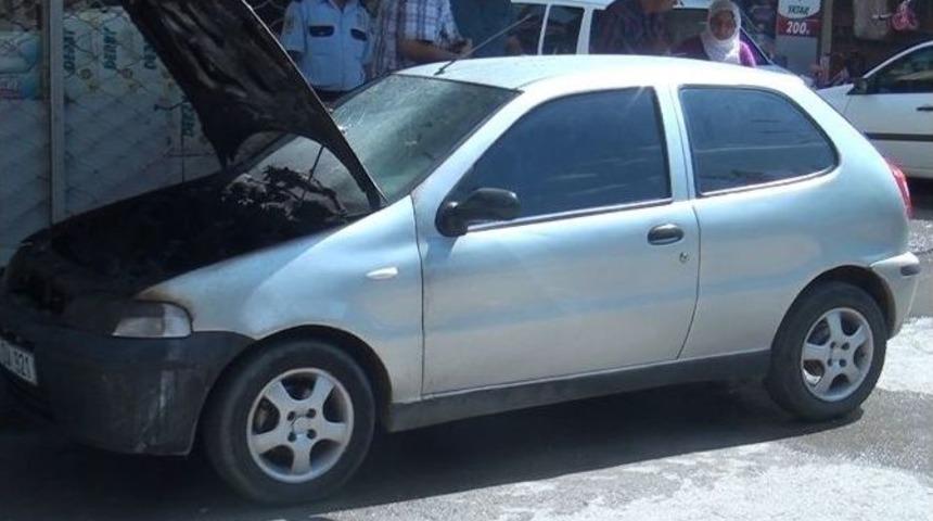 Park Halindeki Otomobil Alev Aldı