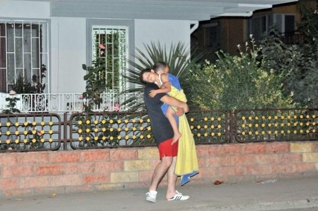 Deprem Fırtınası Yalovalıları Sokağa D&ouml;kt&uuml;