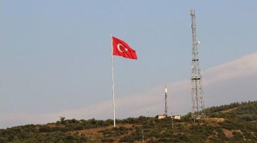 &Ccedil;an Esnafından İl&ccedil;eye Dev Bayrak