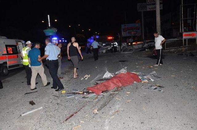 Bursa’da Otomobil Otobüs Durağına Daldı, Baba İle Kızı Hayatını Kaybetti