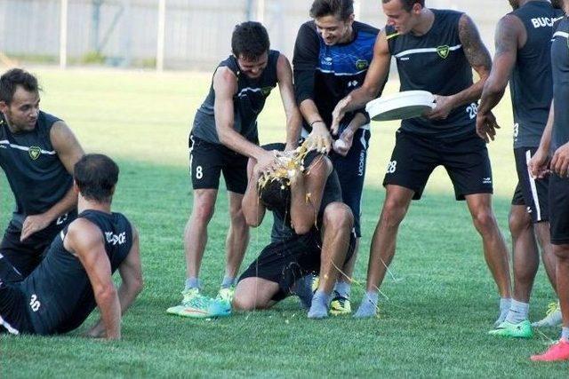 Bucaspor’da Brezilya Usulü Kutlama