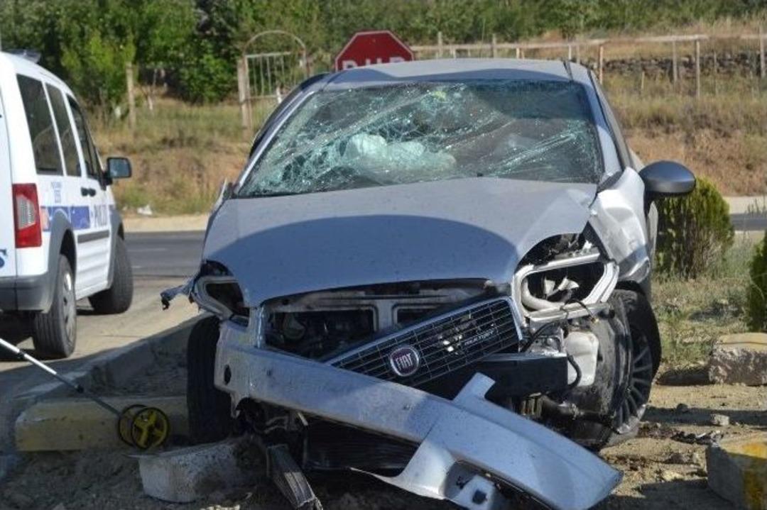 Manisa'da Trafik Kazası: 2 Yaralı