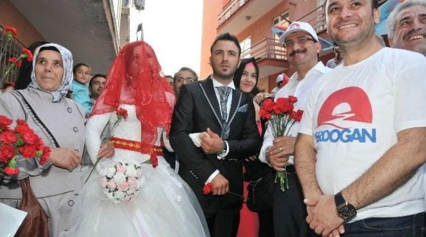 Cumhurbaşkanı Adayı Erdoğan İ&ccedil;in Sevgi Y&uuml;r&uuml;y&uuml;ş&uuml;