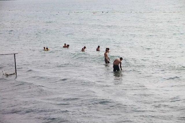 Denizde Boğulma Tehlikesi Geçiren Genç 17 Gün Sonra Öldü