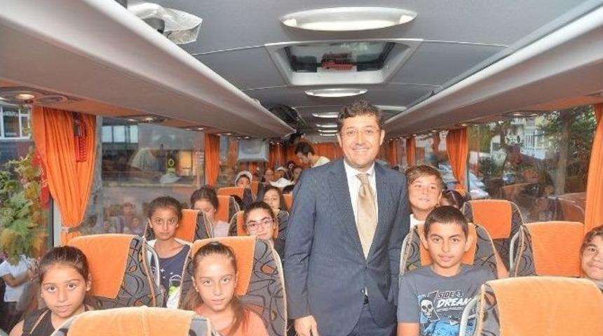 Başkan Murat Hazinedar, Beşiktaşlı &Ccedil;ocukları Fo&ccedil;a Deniz Kampı&rsquo;na Uğurladı