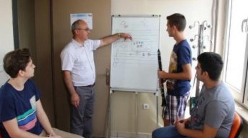 Konservatuvar Yaz Kursları S&uuml;r&uuml;yor