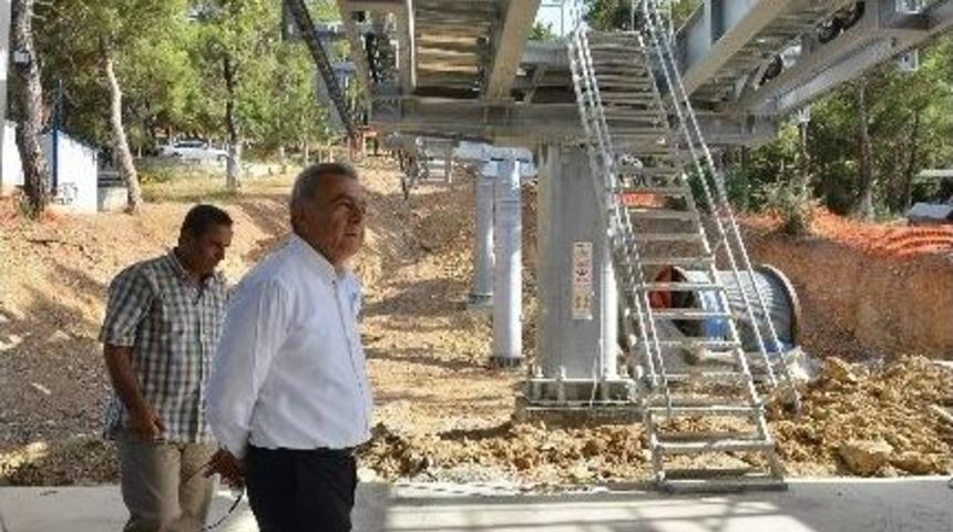 İzmir Teleferiği'nin 6 Ana Direği Dikildi