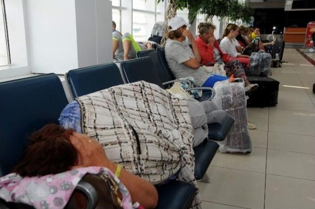 44 Turist Havalimanında Mahsur Kaldı