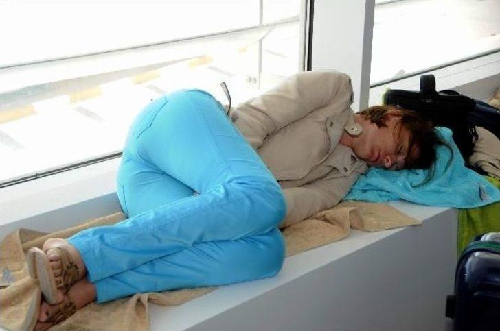 44 Turist Havalimanında Mahsur Kaldı G3