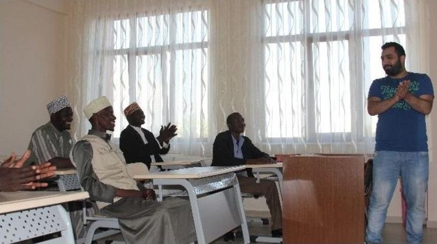 Ugandalı Radyoculara Eğitim