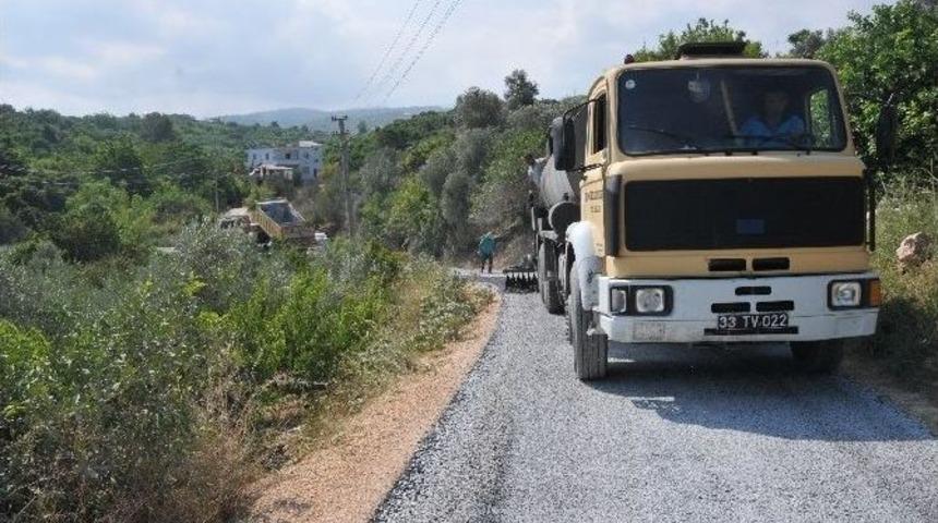 Erdemli Belediyesi Asfalt &Ccedil;alışmalarını S&uuml;rd&uuml;r&uuml;yor