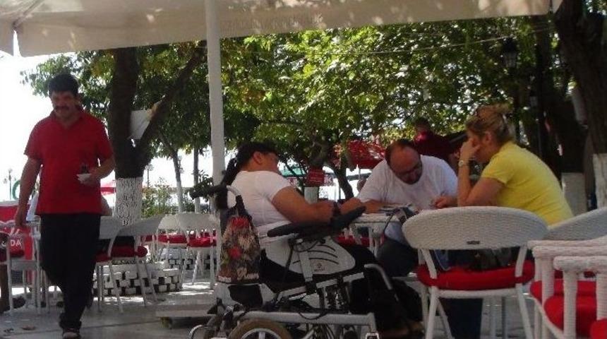 Engelliler, Engelli &Ccedil;ay Bah&ccedil;esinde Bir Araya Geliyor