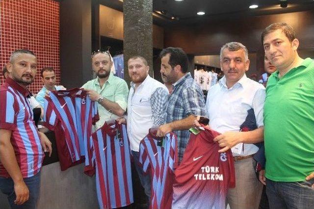 Trabzonsporlu Taraftarlardan 61 Bin Forma Kampanyası