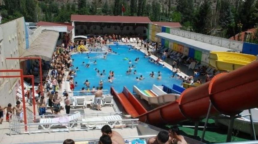 Sıcak Havadan Bunalanlar Aqua Parka Akın Etti