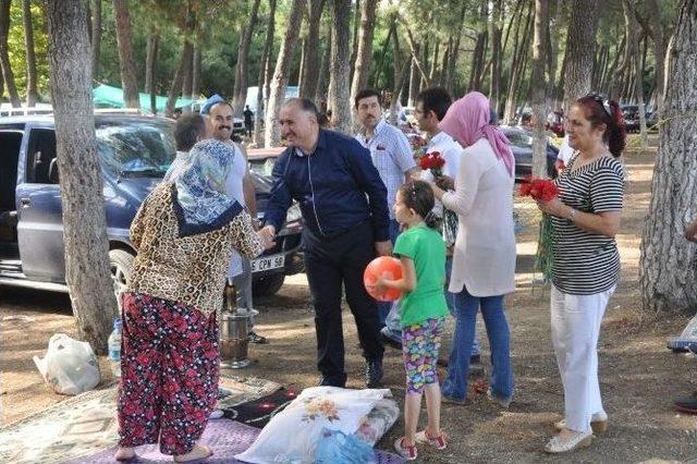 Ak Partililer Cumhurbaşkanlığı Seçimi İçin Piknikçilerden Destek İstedi