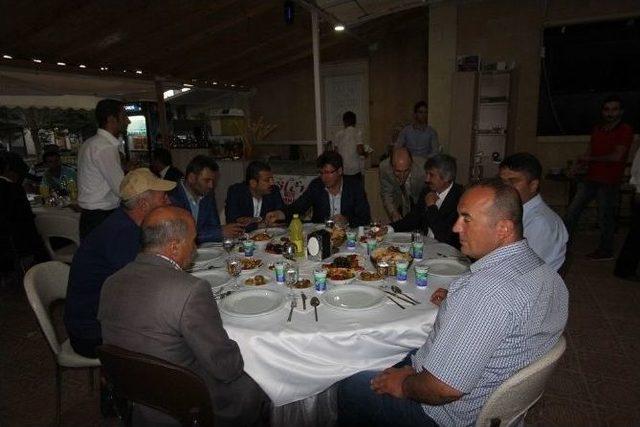 Bayburt Belediyesinden Köy Muhtarlarına Ve Dernek Başkanlarına Akşam Yemeği