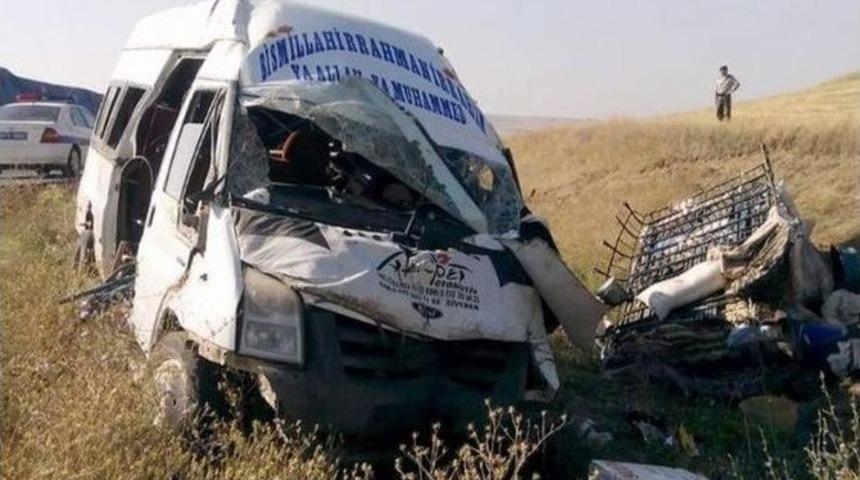 Yozgat&rsquo;ta Tarım İş&ccedil;ilerini Taşıyan Minib&uuml;s Devrildi: 22 Yaralı