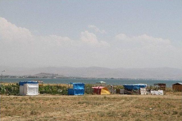 Yyü Akademisyenleri Hobi Bahçelerinde Stres Atıyor