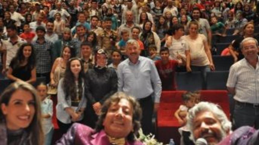 Akyurt'ta 'd&uuml;nyanın Sonu.net' 'selfıe'si