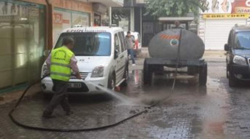 Caddeler Yıkanmaya Başlandı