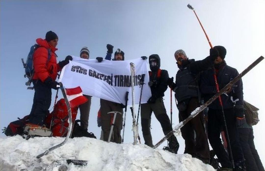 Gazeteciler Ağrı Dağı&rsquo;nda Zirve Yaptı