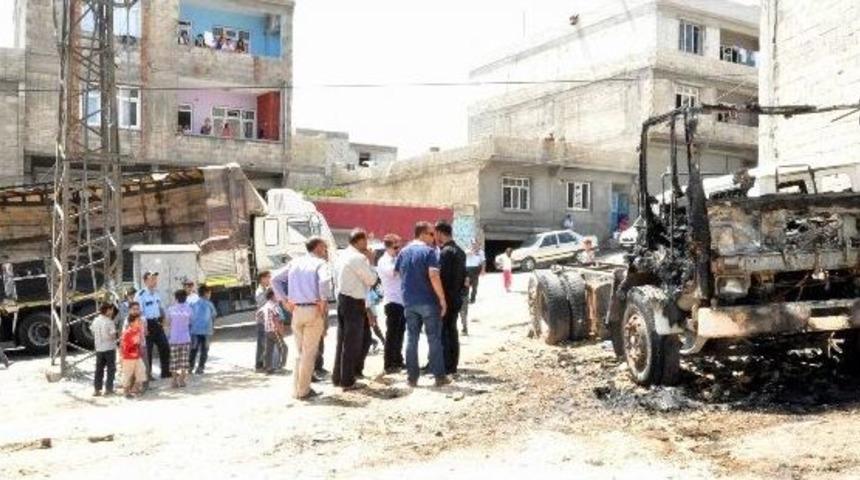 2 Kamyon Birden Alev Aldı