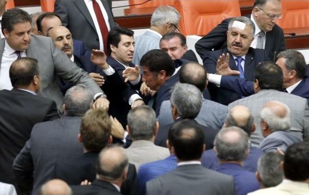 Tbmm Genel Kurulu'nda Yumruklu Kavga