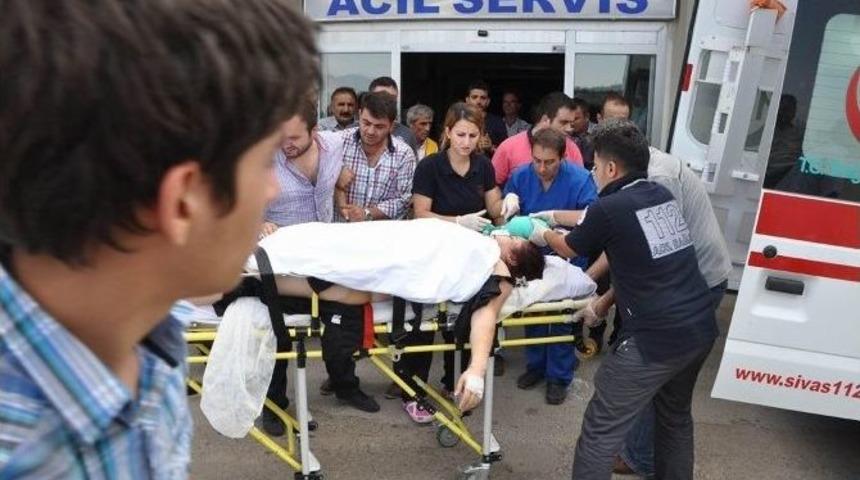 Sivas’ta Trafik Kazası: 4 Yaralı