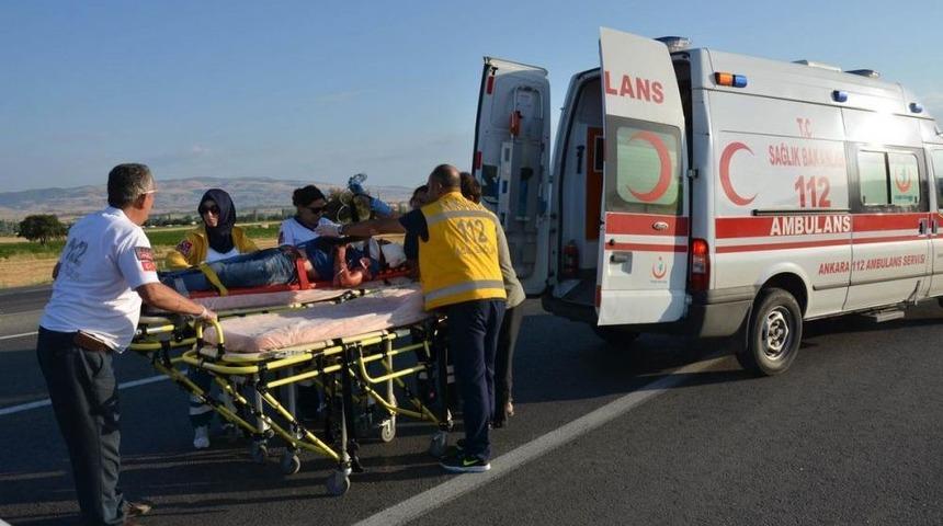 Otomobil Şarampole Devrildi: 1 &Ouml;l&uuml;, 2 Yaralı