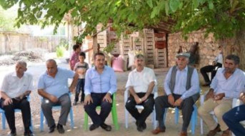 Ak Parti Toplantılarını S&uuml;rd&uuml;r&uuml;yor